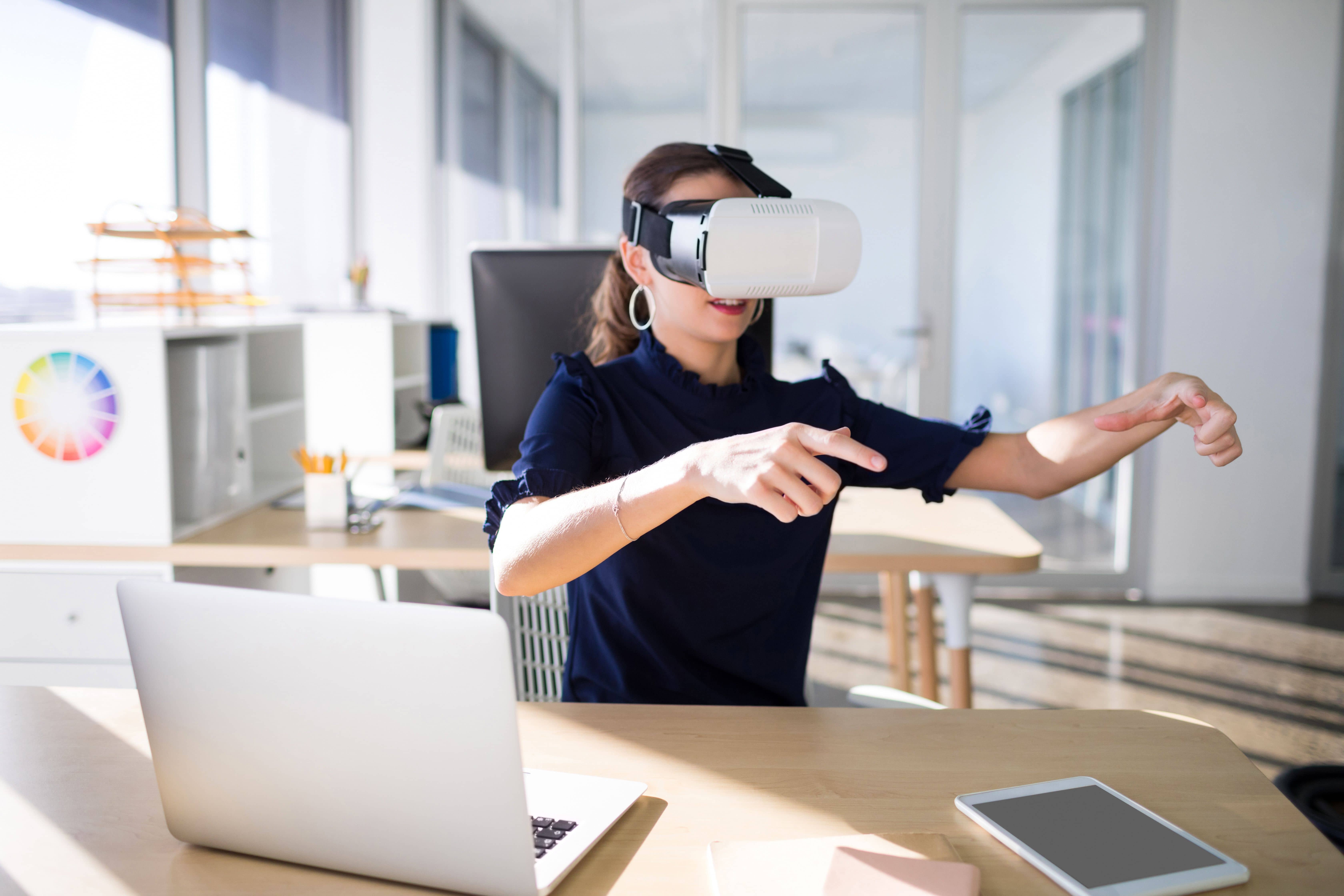 Virtual Reality and Web Design: Exploring the Future of Online Experiences